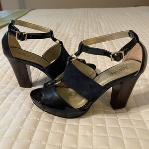 Kenneth Cole Reaction navy patent leather heels